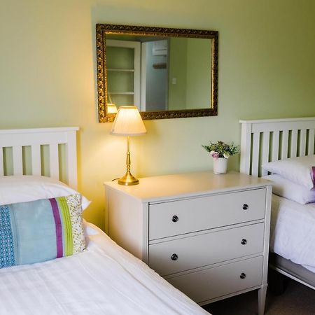 May Tree Cottage Manorbier 5 Mins From The Beach Sleeps 4 Esterno foto